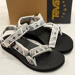 Teva Women's Original Universal BWGR Size 6 Color's White /Black